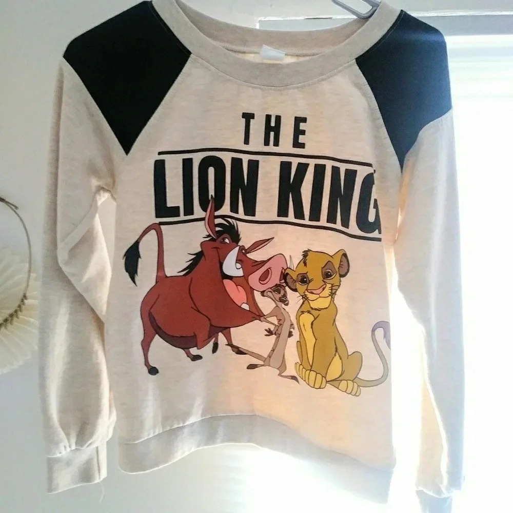 Cute creme and black lion king sweater size small Disney school casual